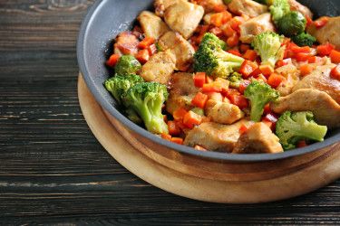 Chicken Stir-Fry with Broccoli, Bell Peppers, and Brown Rice