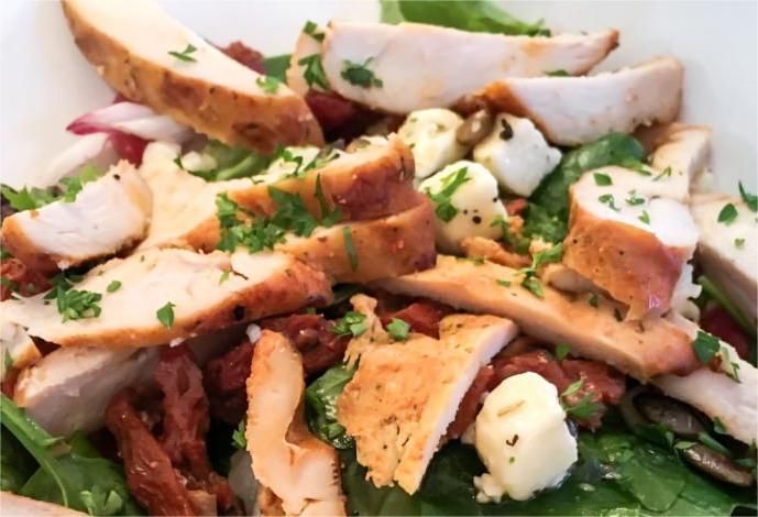 Spinach and Goat Cheese Salad with Grilled Chicken